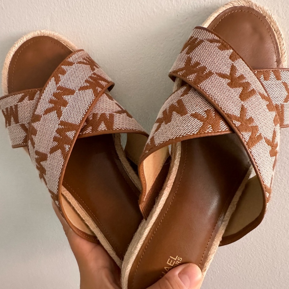 Never worn Michael Kors Sandals size 8